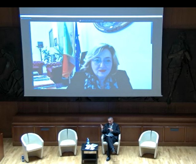Riflessioni finali per il nostro #Forum affidate all'On. Dott.ssa #LuciaAlbano, Sottosegretario di Stato al Ministero dell'Economia e delle Finanze, che ha dialogato con Stefano Arduini, direttore di <a href="/VITAnonprofit/">VITA.it</a>  magazine.