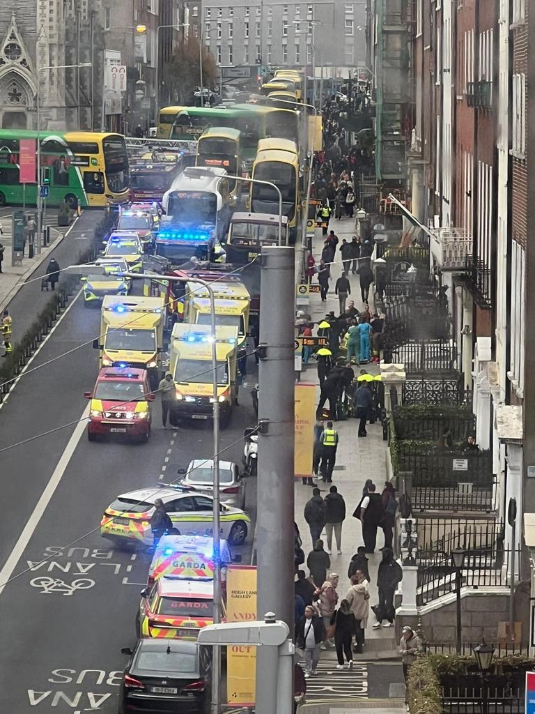 Cairnlodge1's tweet photo. 🚨🚨☘️☘️🚨🚨🇮🇪🇮🇪🚨🚨#Terrorattack in #Dublin
Children killed or injured
'At least three #children are #stabbed near #girls #school in #Dublin' #Ireland #RepublicOfIreland #Eire ☘️🇮🇪 #FreeState #Kids stabbed in #Terroratack 🇮🇪☘️ https://t.co/09PPRtkSMK