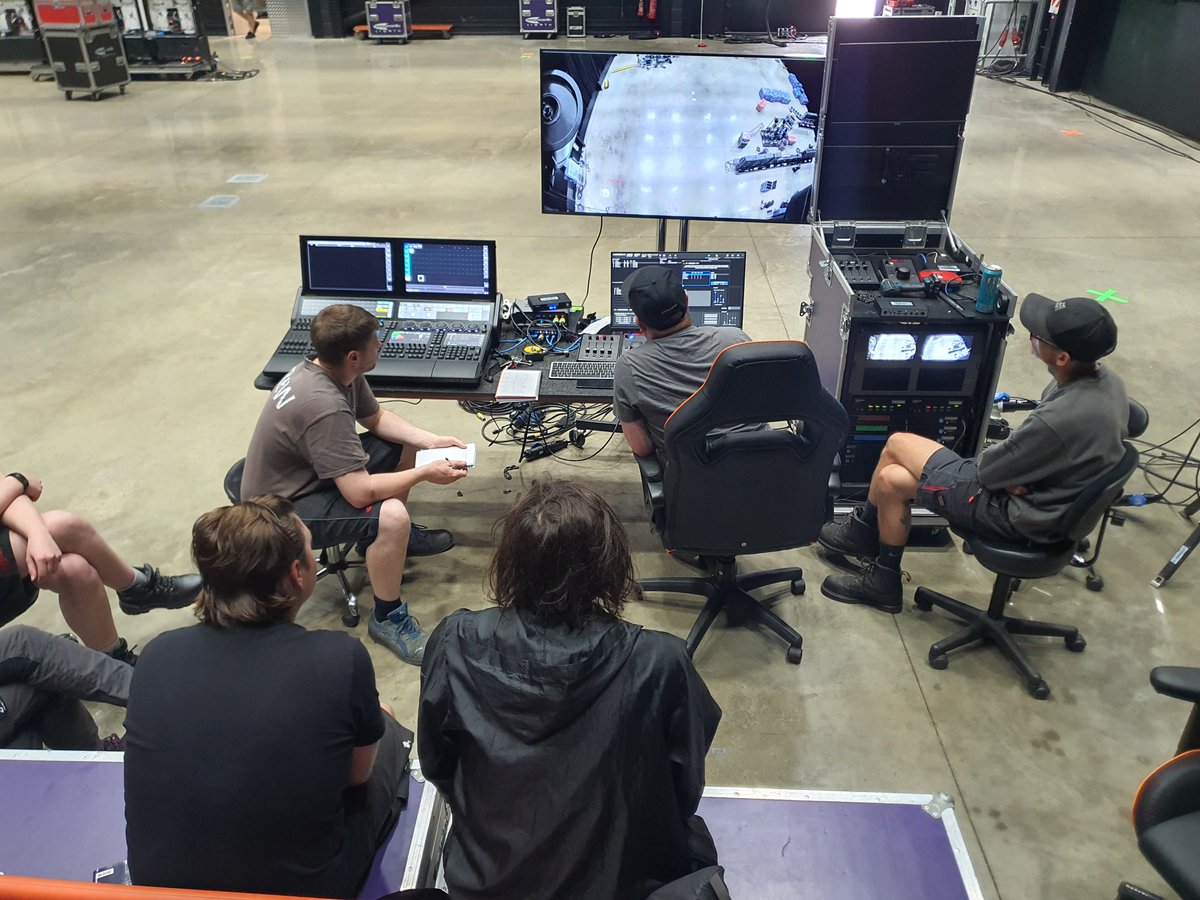 Recently, members of the Neg Team took part in Follow Me &amp; Robo Spot training internally. Check out some pictures from the day!

#training #staffdevelopment #trainingstaff #lighting