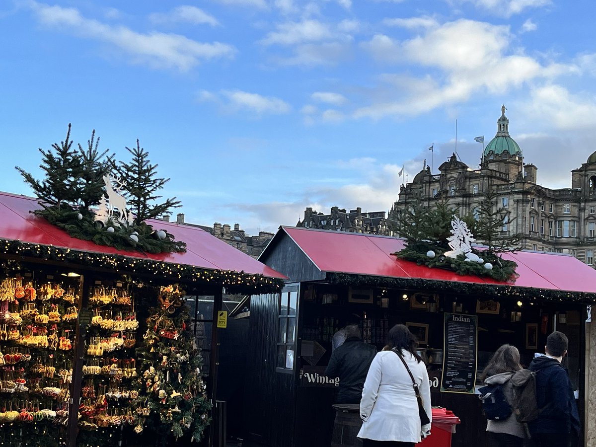 A busy few days; London for <a href="/PPEFcharity/">PPEF</a> trustees meeting to finalise recipients of our #SilverJubilee award, now a very blustery Edinburgh for our next <a href="/physiofirstC/">Physio First</a> #skillexchange event. See what the buzz is about here bit.ly/40REzFq