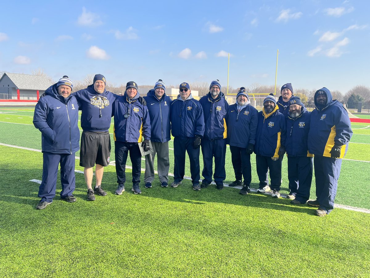 coachteeks's tweet photo. Thankful for these kids and this staff and being able to practice on thanksgiving day https://t.co/WrcRlxJyZw