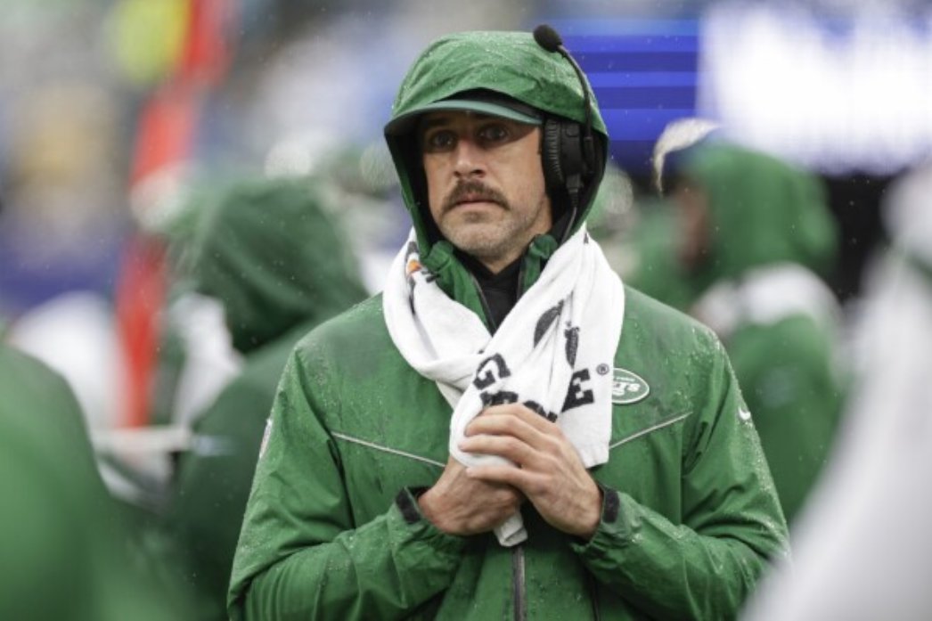 NFL_DovKleiman's tweet image. 𝗥𝗘𝗣𝗢𝗥𝗧: #Jets QB Aaron Rodgers will work to return to play this season REGARDLESS if the Jets are in playoff contention or not, per @JayGlazer

"He still wants to show he's able to come back faster from that Achilles tear than any quarterback ever."