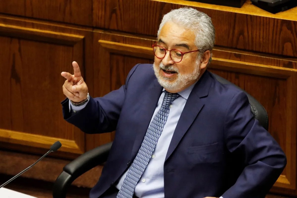 diputadonaranjo's tweet photo. Siguen cayendo más alcaldes corruptos y el FISCAL NACIONAL como que no viera llover.Van 7.368 horas y contra la BANDA de ALCALDES ,que cada día tiene más integrantes, la FISCALIA  no toma ninguna medida especial.Ojala no pase lo mismo con el "Caso Hernosilla". https://t.co/IpS6VAs1gY