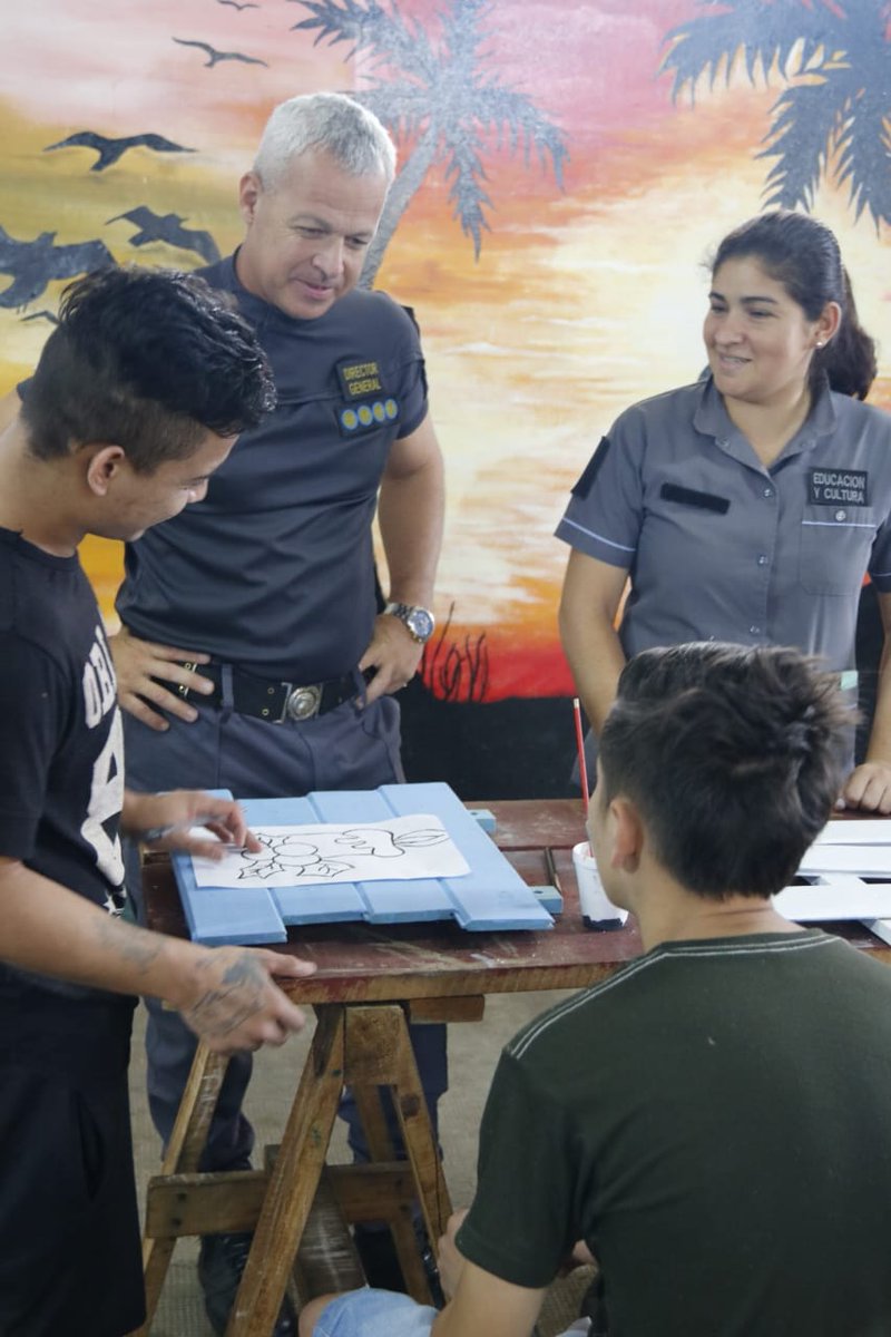DuttoManuel's tweet photo. Es gratificante visitar las unidades y encontrarme con el personal penitenciario trabajando tan comprometido

Orgulloso de haber recorrido la #UPIV y la #UPV donde vi el esfuerzo de las y los penitenciarios en las actividades y talleres ¡Felicito a los directivos y al personal!👏🏻 https://t.co/lLiTwWxzqa