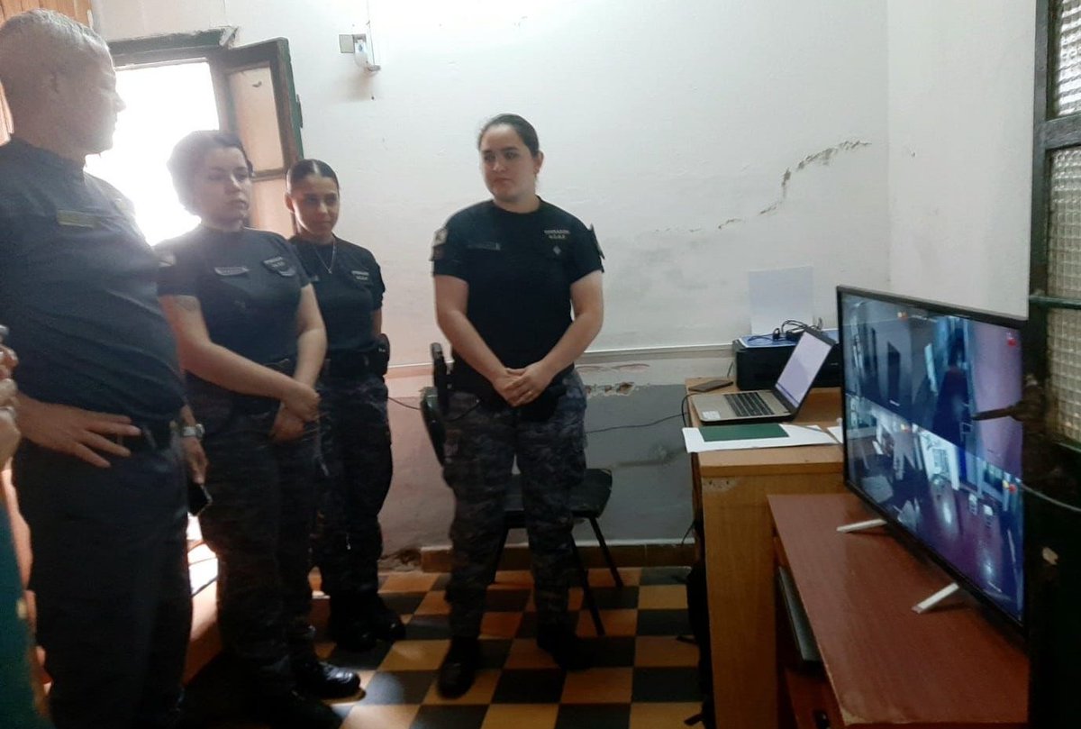 Es gratificante visitar las unidades y encontrarme con el personal penitenciario trabajando tan comprometido

Orgulloso de haber recorrido la #UPIV y la #UPV donde vi el esfuerzo de las y los penitenciarios en las actividades y talleres ¡Felicito a los directivos y al personal!👏🏻