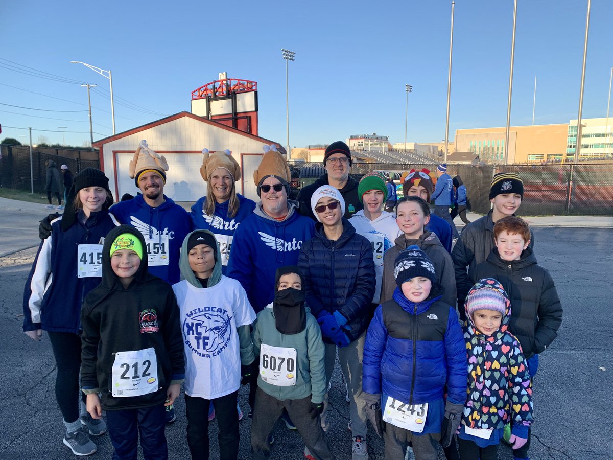 wildcatxc_tf's tweet image. Thankful to have these #Fastcat turkeys join us for our annual 5K Naperville Turkey Trot finish to the fall season. First-year, fourth-grader, Henry C, won his age group, finishing in 22:44!
@MrsConway5C @townsend_luke2 @jamesjanota @Michael_Rossi79