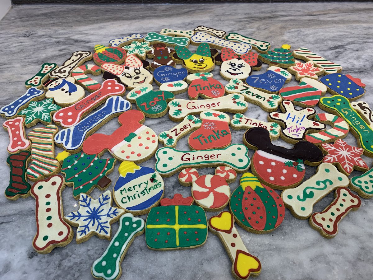FourPawsTreats's tweet photo. 🐾🍪 Treat your furry friend to a paw-sonalized experience! ✨ Crafting custom dog cookies with love and care. Share your pup's name or a special shape, and let's bake up tail-wagging happiness! 🐶💖 #Treats #PersonalizedTreats #Delights #Dog https://t.co/YB5SXLc884