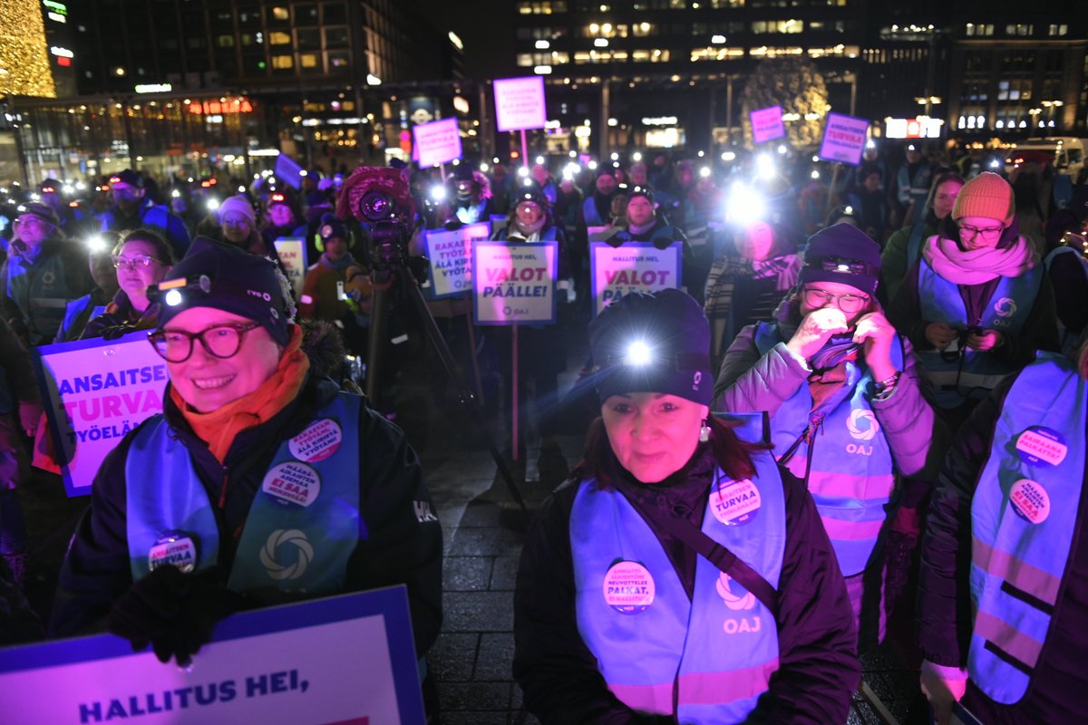 🙏 Kiitos kaikille osallistuneille!

📢 Mielenilmaus antoi vahvan viestin päättäjille siitä, ettei liittojen palkkaneuvotteluihin tule puuttua eikä opetusalan ammattilaisten asemaa heikentää.
 
💬 Jaa viestiä myös somessa, jotta hallitus laittaa valot päälle!
 
#valotpäälle