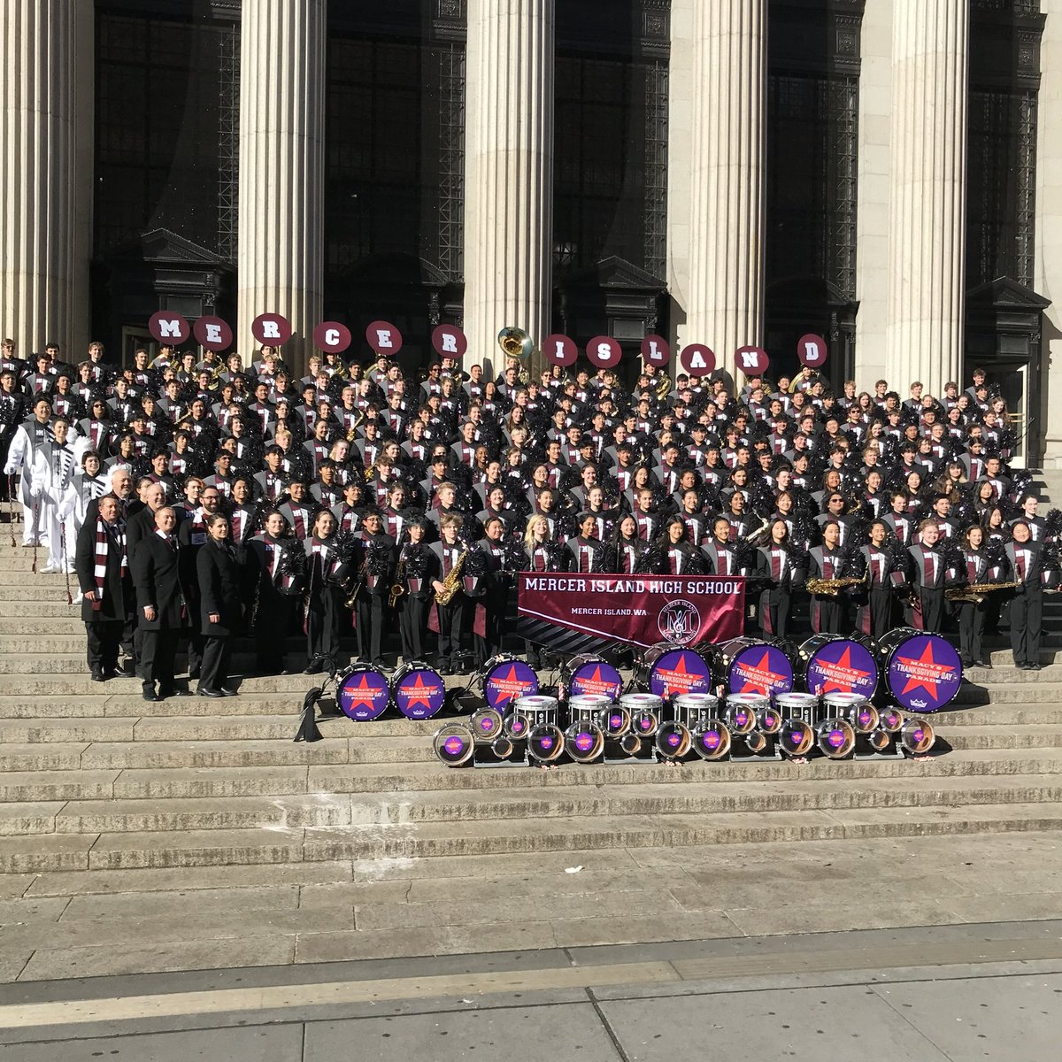 mercerislandsd's tweet photo. That’s a wrap! Fantastic job by the MIHS Marching Band in the @macys Thanksgiving Day Parade. https://t.co/INMX3VVv2I
