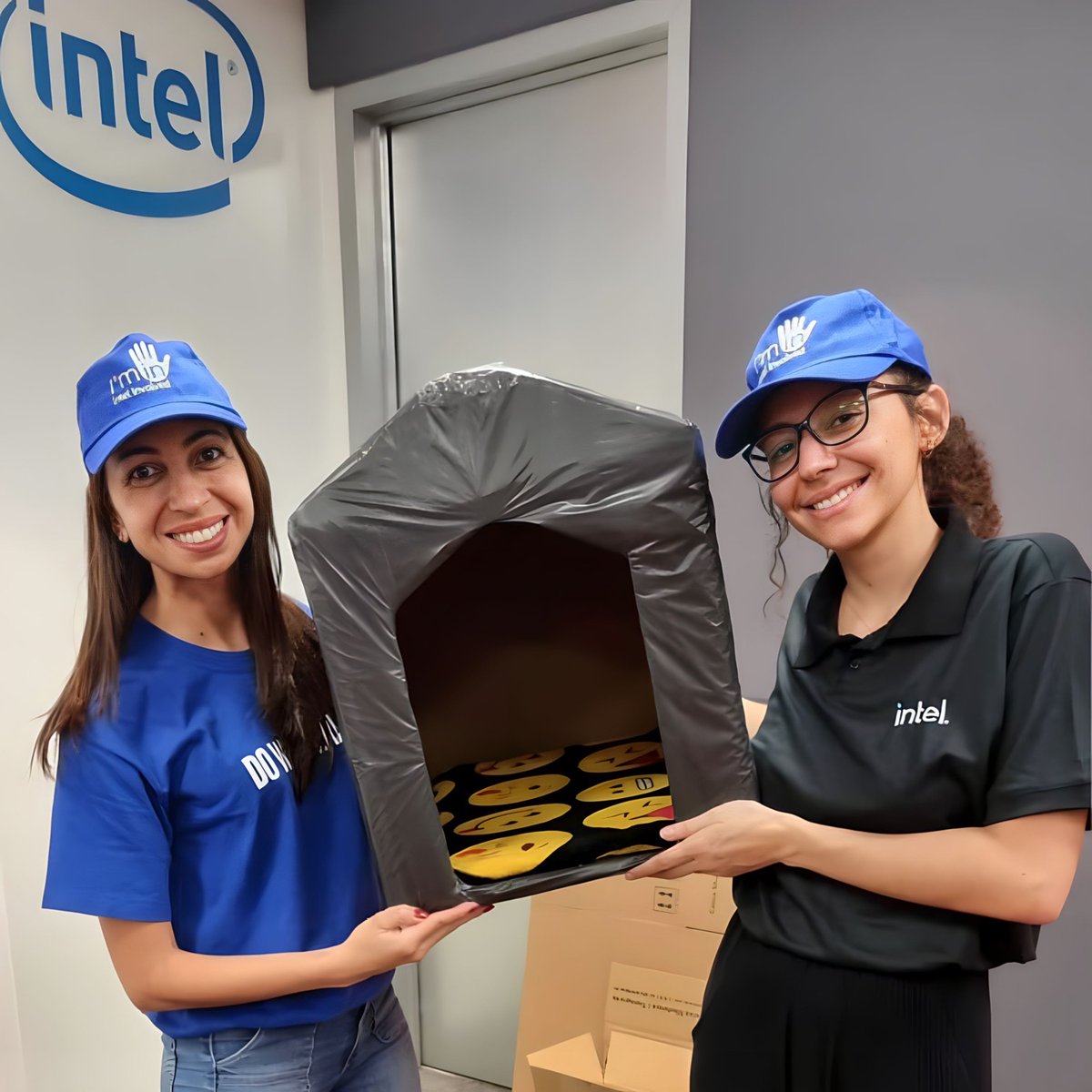 WeAreIntel tweet media