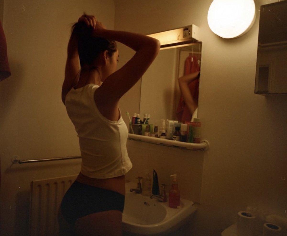 innergirldump's tweet photo. I put lip gloss and perfume to go to bed https://t.co/C6S3IkeuXX