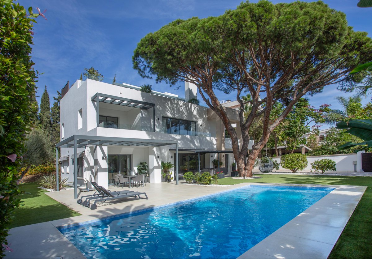 enjoy_prop's tweet photo. MODERN BEACH SIDE VILLA ON THE GOLDEN MILE, MARBELLA – COSTA DEL SOL!!
https://t.co/OsvZYHoEbn
#investmentopportunities#invest #realestates#house#realestate hashtag#houses #realtors#homebuyer#properties#realestateagent#luxury#beautiful #homes#property#realty#realestatesales https://t.co/MxhkwijC7u