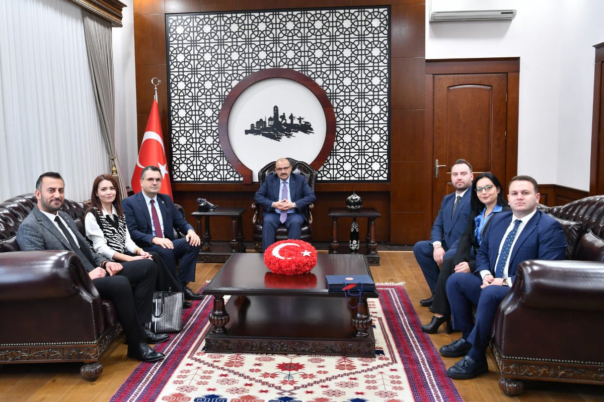 yenininyuruyusu's tweet photo. Bursa’da Balıkesir’de 
Zeytinlikte, Teknoparkta…  

Hepsinin sesi mecliste!

Her zaman ve her yerde #YenininYürüyüşü https://t.co/j3qhN9Q8Ed