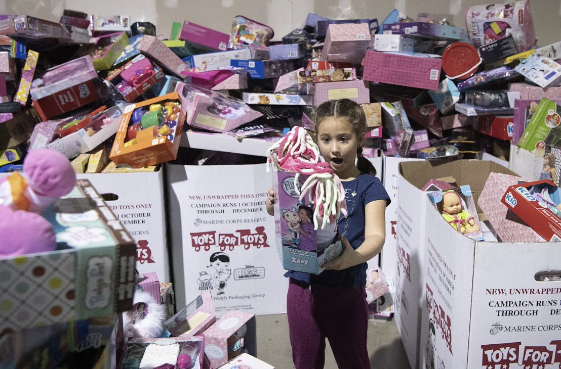 ToysForTots_USA's tweet photo. We’re in the middle of the holiday season! This means there’s no better time to get into the spirit of giving.

Visit https://t.co/dzDkRtYXoj today and sign up as a volunteer or donate to spark hope in the lives of children in need across our Nation today. https://t.co/FQ1dReeMu6