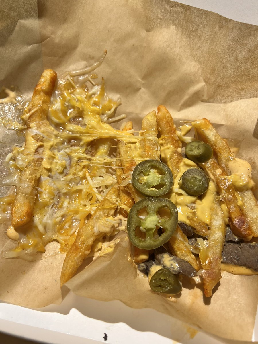 iamjamespark's tweet photo. @tacobellcare I was so excited to try the grilled cheese nacho fries steak.. I only got like 8 fries and the cheese was not even melted … @tacobell https://t.co/cCwygrLD6L