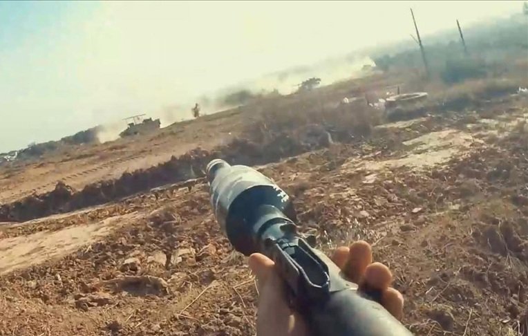 🔴 SON DAKİKA 

🗣️ Kassam Tugayları Sözcüsü Ebu Ubeyde:

"Tek başına bir mücahit burnu bile kanamadan El Rantisi Hastanesi'nin doğusunda karşısına çıkan 8 işgalci askeri öldürüp yaraladı."
#AksaTufanı 🇵🇸