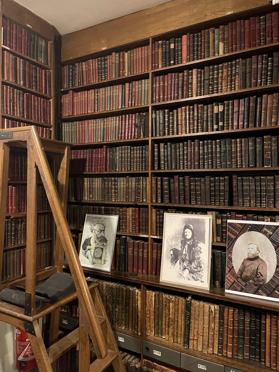 La journée s’achève par une visite de ce lieu hors du temps qu’est la Bibliothèque des Amis de l’Instruction, rue de Turenne.