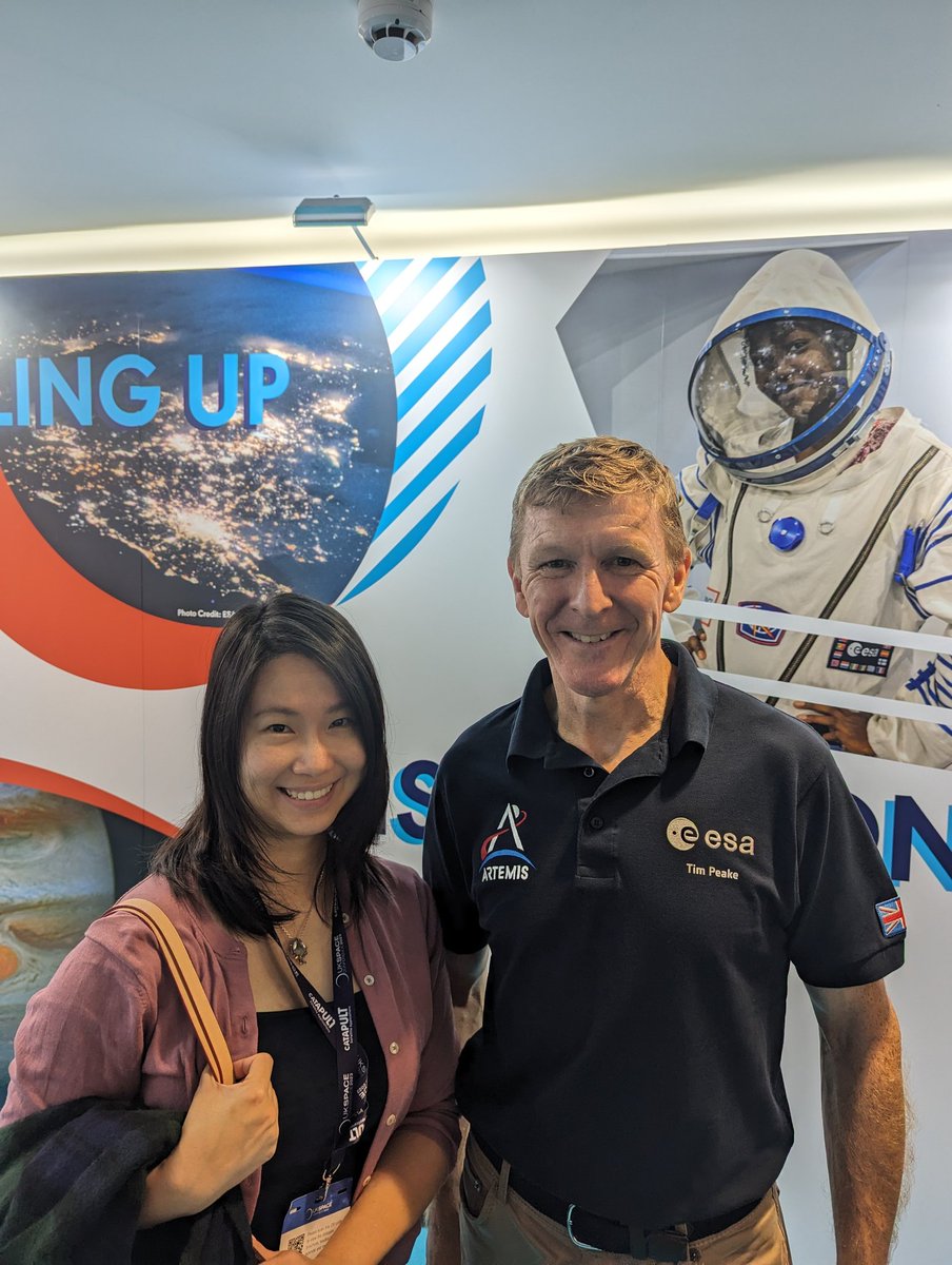 LiSheanToh's tweet image. A quick photo with @astro_timpeake. Thank you! #UKSC2023 #astropharmacy