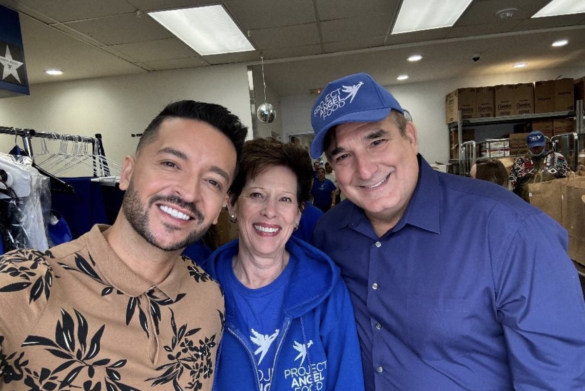 .@jairodriguez has joined the #ProjectAngelFood #Thanksgiving23 festivities with his fabulous smile and even more fabulous heart! @RichardAyoub 💙