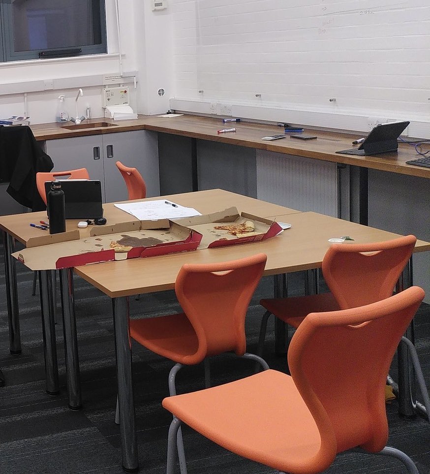 I Social Team ‘Fizzicks-ing’ hard!

#BigBrains