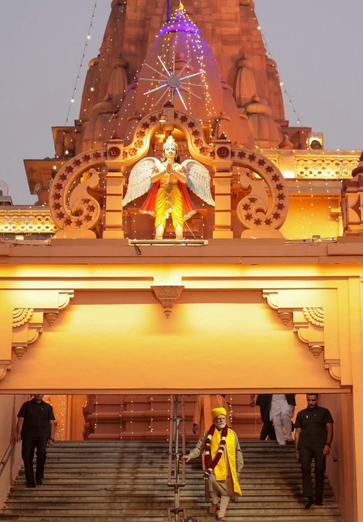 AshwiniVaishnaw's tweet photo. श्री कृष्ण जन्मभूमि मंदिर में दिव्य दर्शन।🪈🙏 https://t.co/h7BhE8SzzG