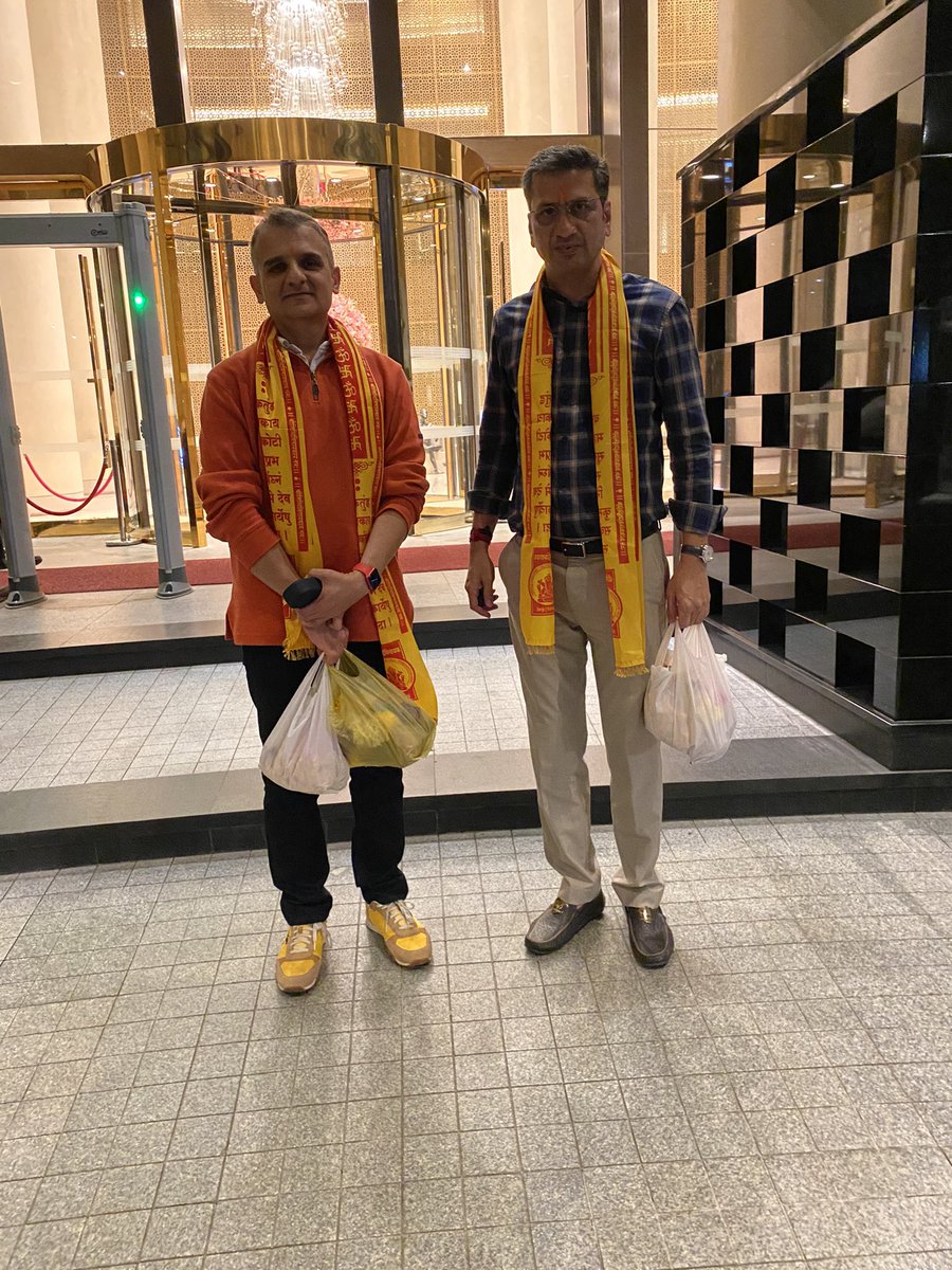 Magical end to a great day. Shree Siddhivinayak darshan followed by Shree Mahalakshmi darshan. Total bliss and luck 💐 🙏🏻

Big thanks <a href="/Riteshoswal001/">Ritesh Oswal</a> bhai 😃👍