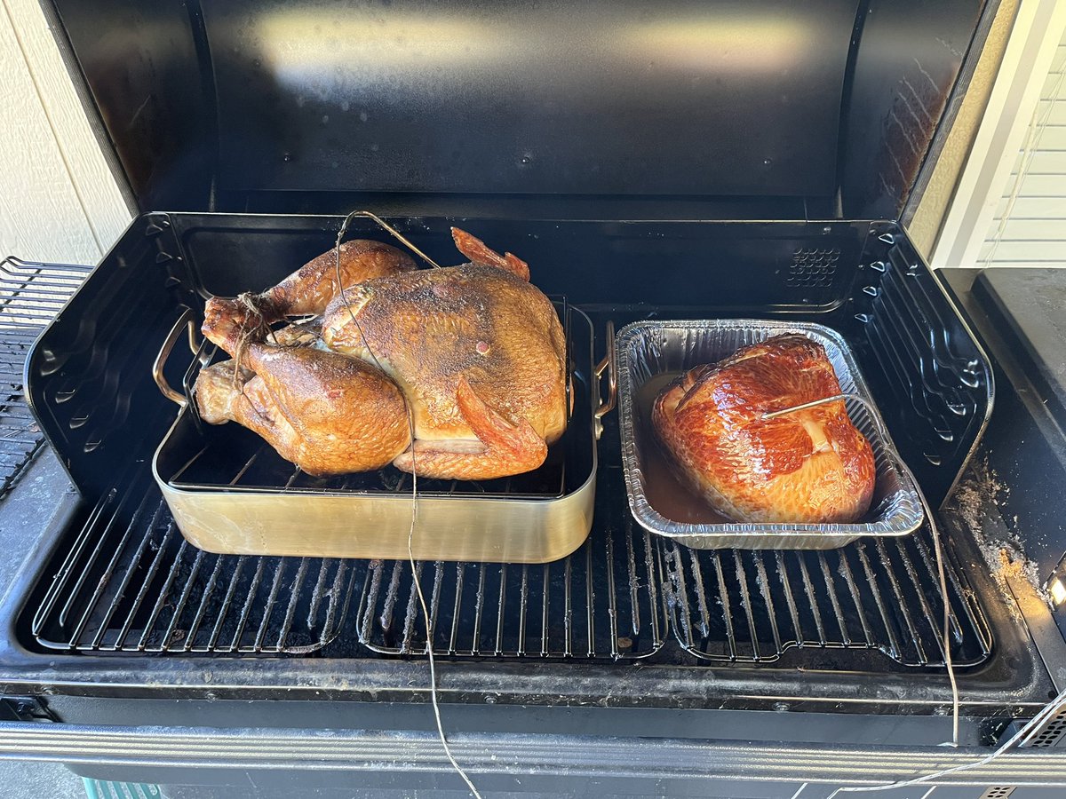 Jonnyekc's tweet photo. Turkey and ham on the Traeger smoker! It’s a good day! @TraegerGrills #Smokers #Traeger #Thanksgiving https://t.co/xDgi4vWTiM