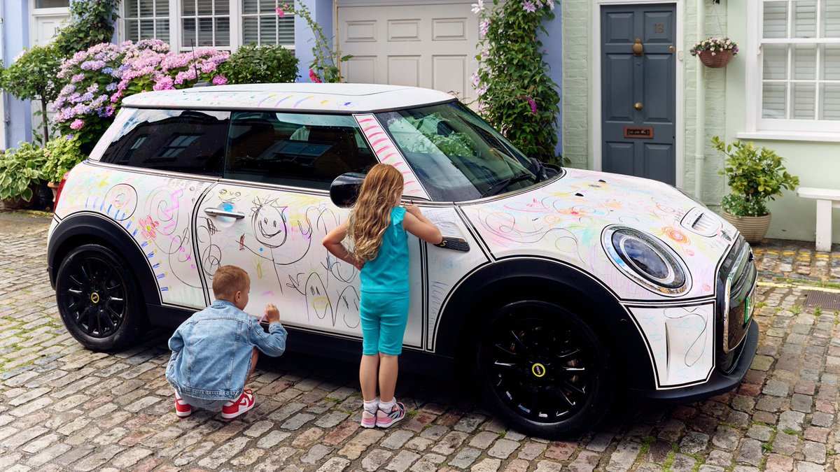 MINImexico's tweet photo. Una visión del futuro con mucho color. Así fue “MINI Minds…with @Crayola”, una colaboración de @MINIUK. 🖍️⚡
Lee la historia completa en: https://t.co/MVRBs6bTQR
#MINIMinds #InspireCreativity #BIGLOVE #MINIMexico https://t.co/ZB9t3atkMA