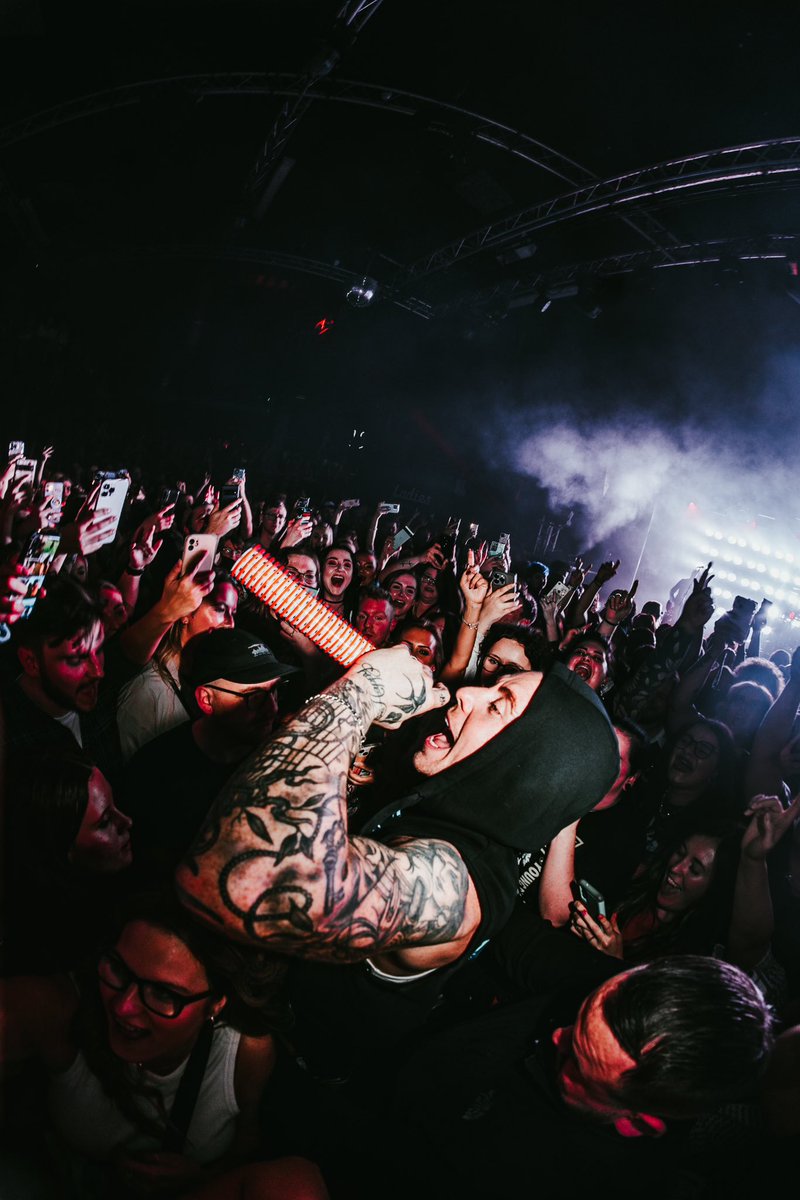 mcflymusic's tweet image. …and that’s a wrap on the Power to Play UK &amp;amp; IE Tour 🤘 Thank you to everyone who came to a show and made it one of our favourite tours ever, and to our friends in @lostalone for brining the energy every night! We’ll see you all soon ⚡️
📸 @FedericaBurelli