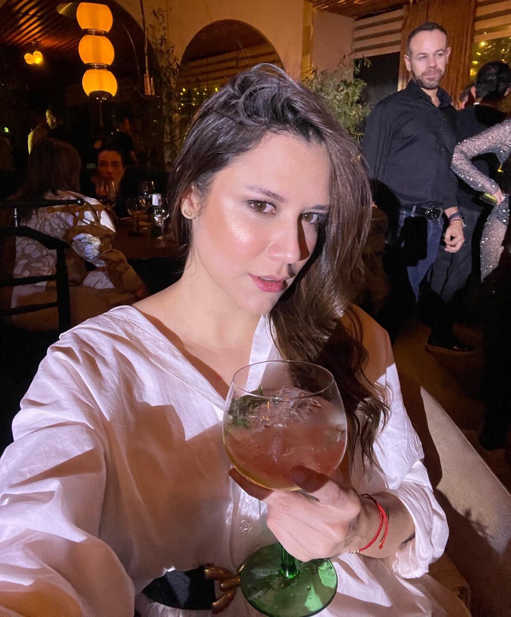 DaniielaDaza's tweet photo. Ayer, disfrutando y conociendo #LaBodeguilla de @rafataibo. ¡Espectacular! 🤩 Yo vuelvo por esas patatas bravas y las tapas. 🇪🇸🍻💃🏻 https://t.co/19xINODlbO
