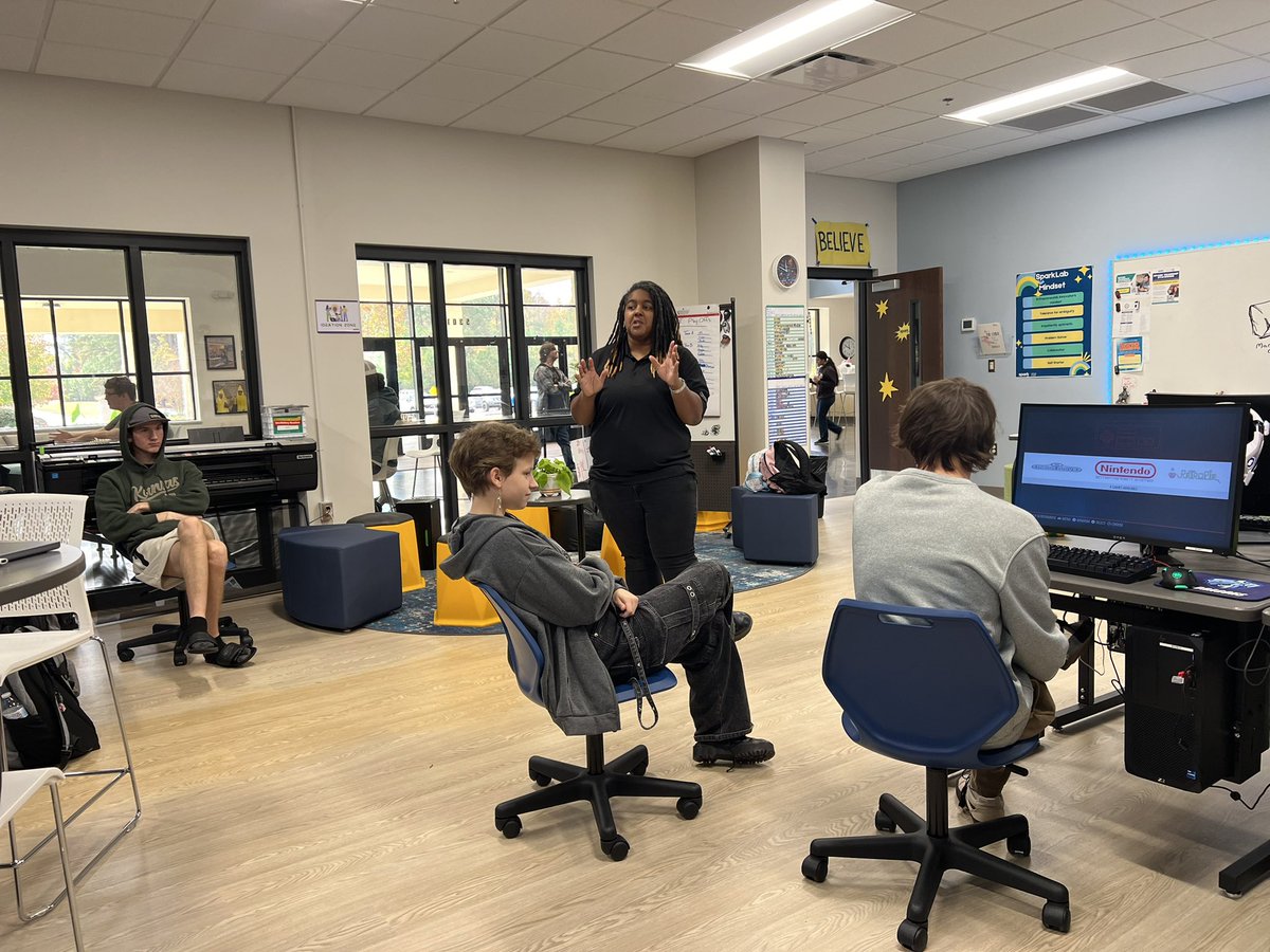 Your_ArtTeacher's tweet image. Thankful for Lando sharing their awesome Raspberry Pi expertise in our Sparklab last week. I can’t wait to see what students build with our new knowledge of Raspbian and Retropie
@wearesparknc @Raspberry_Pi #raspberrypigaming @RetroPieProject