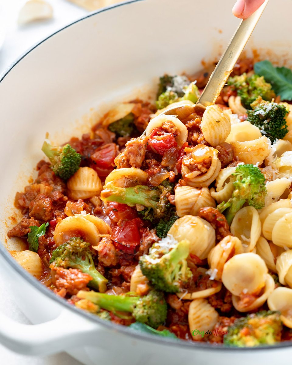 Orecchiette with Sausage and Broccoli
👉chefdehome.com/recipes/964/or…

Craving a comforting family #dinner? Look no further!  Try this balanced weeknight delight: Flavorful Sweet and Spicy Italian Sausage Ragu with broccoli and Orecchiette pasta.  #FamilyDinner