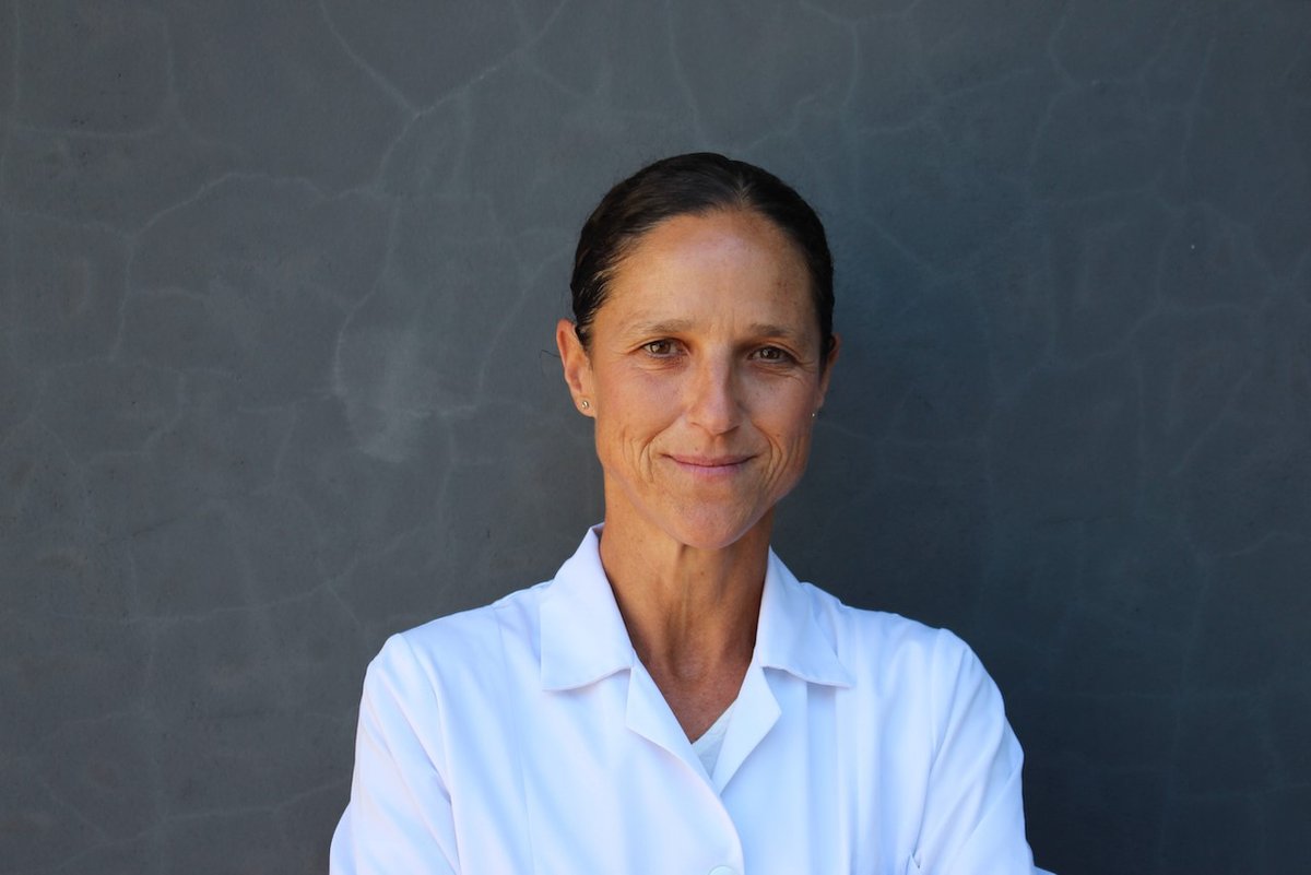 Nuestra próxima protagonista es Berta Casar, Investigadora Principal del <a href="/CSIC/">CSIC</a>  en el <a href="/IBBTEC/">IBBTEC</a>  especializada en la oncología traslacional y en la metástasis.
Berta nos presentará su taller "Medicina de precisión para bloquear la progresión Tumoral" 🧬👩‍🔬.