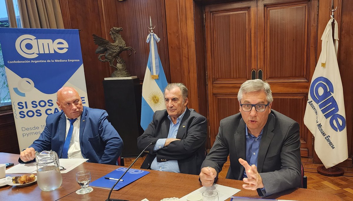redcame's tweet photo. CAME TRABAJA EN UNA NUEVA COMISIÓN DE ENERGÍA ⚡️

Dirigentes de #CAME se reunieron en la sede de la entidad con el objetivo de crear una comisión de energía que, a través de la red federal, acompañe a las #pymes en el proceso de transición energética 2030 - 2050, de acuerdo con los lineamientos de la política energética nacional vigente. 

La Comisión buscará, entre otras propuestas, generar dialogo constante con interlocutores clave que permitan motorizar beneficios y soluciones para las #pymes; acompañar la transición de las pequeñas y medianas empresas hacia el triple impacto positivo; propiciar un cambio tecnológico y cultural respecto al uso de los recursos energéticos. 

#EsConLasPymes #energía