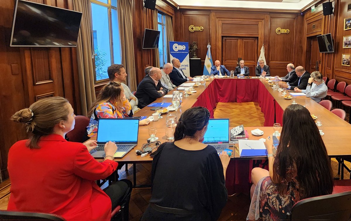 redcame's tweet photo. CAME TRABAJA EN UNA NUEVA COMISIÓN DE ENERGÍA ⚡️

Dirigentes de #CAME se reunieron en la sede de la entidad con el objetivo de crear una comisión de energía que, a través de la red federal, acompañe a las #pymes en el proceso de transición energética 2030 - 2050, de acuerdo con los lineamientos de la política energética nacional vigente. 

La Comisión buscará, entre otras propuestas, generar dialogo constante con interlocutores clave que permitan motorizar beneficios y soluciones para las #pymes; acompañar la transición de las pequeñas y medianas empresas hacia el triple impacto positivo; propiciar un cambio tecnológico y cultural respecto al uso de los recursos energéticos. 

#EsConLasPymes #energía