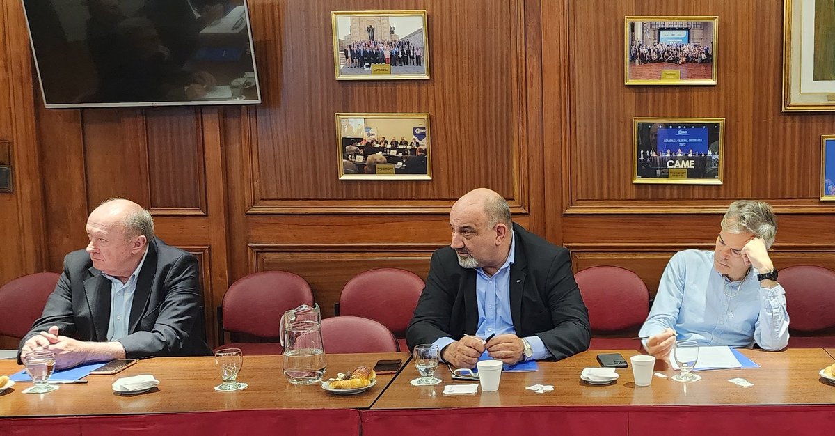 CAME TRABAJA EN UNA NUEVA COMISIÓN DE ENERGÍA ⚡️

Dirigentes de #CAME se reunieron en la sede de la entidad con el objetivo de crear una comisión de energía que, a través de la red federal, acompañe a las #pymes en el proceso de transición energética 2030 - 2050, de acuerdo con