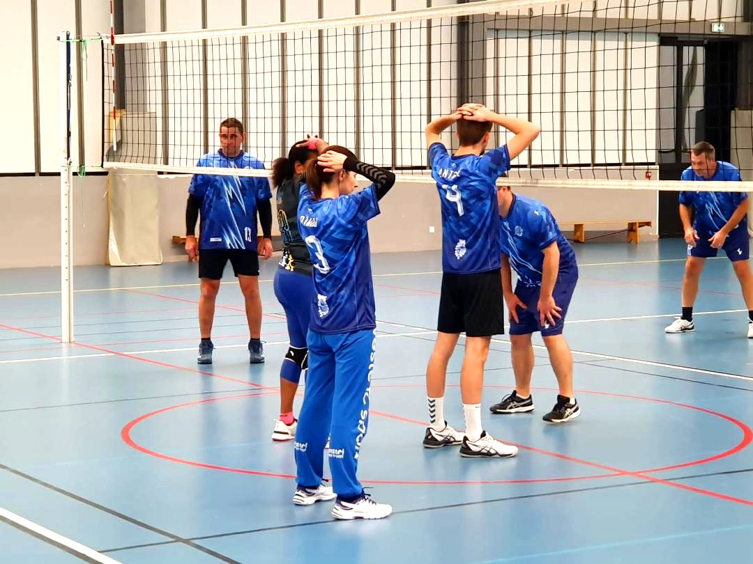 ASChellesVB's tweet photo. Dans  le derby, c'est Chelles 1 qui a pris le meilleur sur Chelles 4 (3-1).  Chelles 2 est allée l'emporter sur le terrain de Provins 1 (3-2), bravo ! ⚡️ https://t.co/FABJ5CdmOu