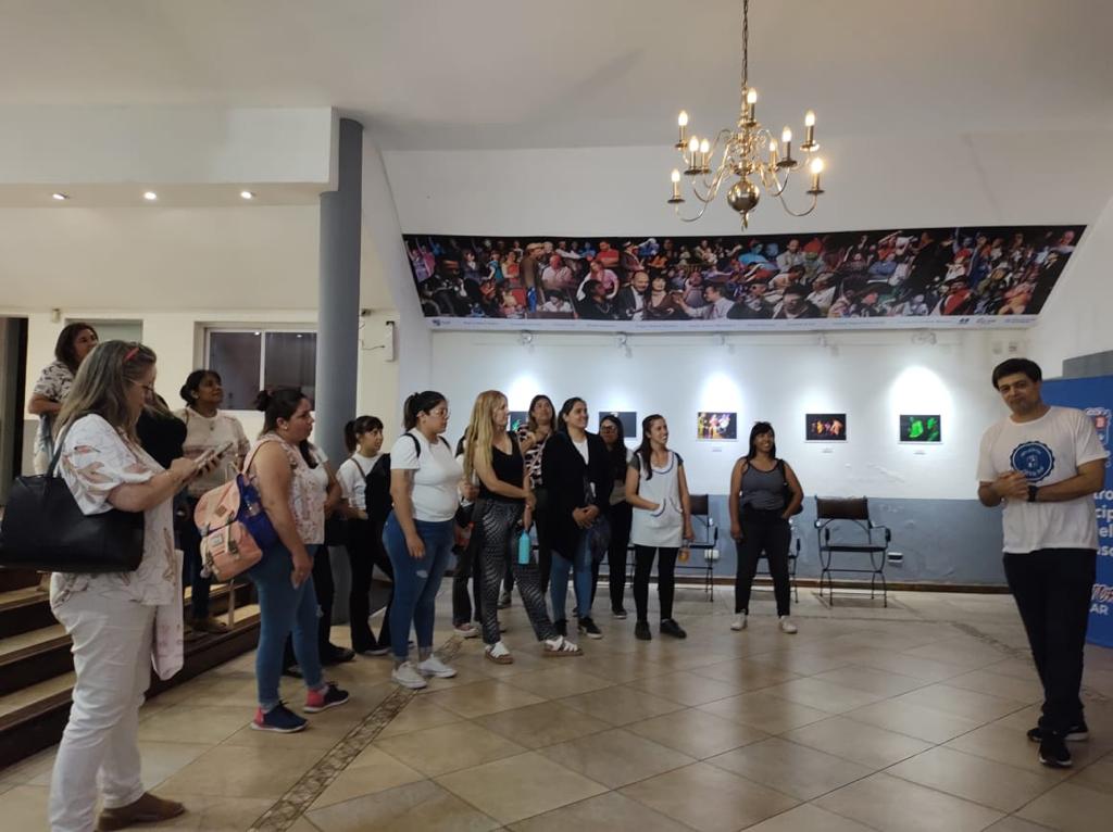 PilarTurismo's tweet photo. 🏫 Desde la Dirección de Turismo acompañamos a las alumnas de la Universidad Pedagógica Nacional (UNIPE) durante una visita guiada para conocer más sobre los sitios de interés de nuestra ciudad.

Conocé más👉🏽https://t.co/k2kB6pXMdc

#PilarTurismo https://t.co/rCb3KwGkol