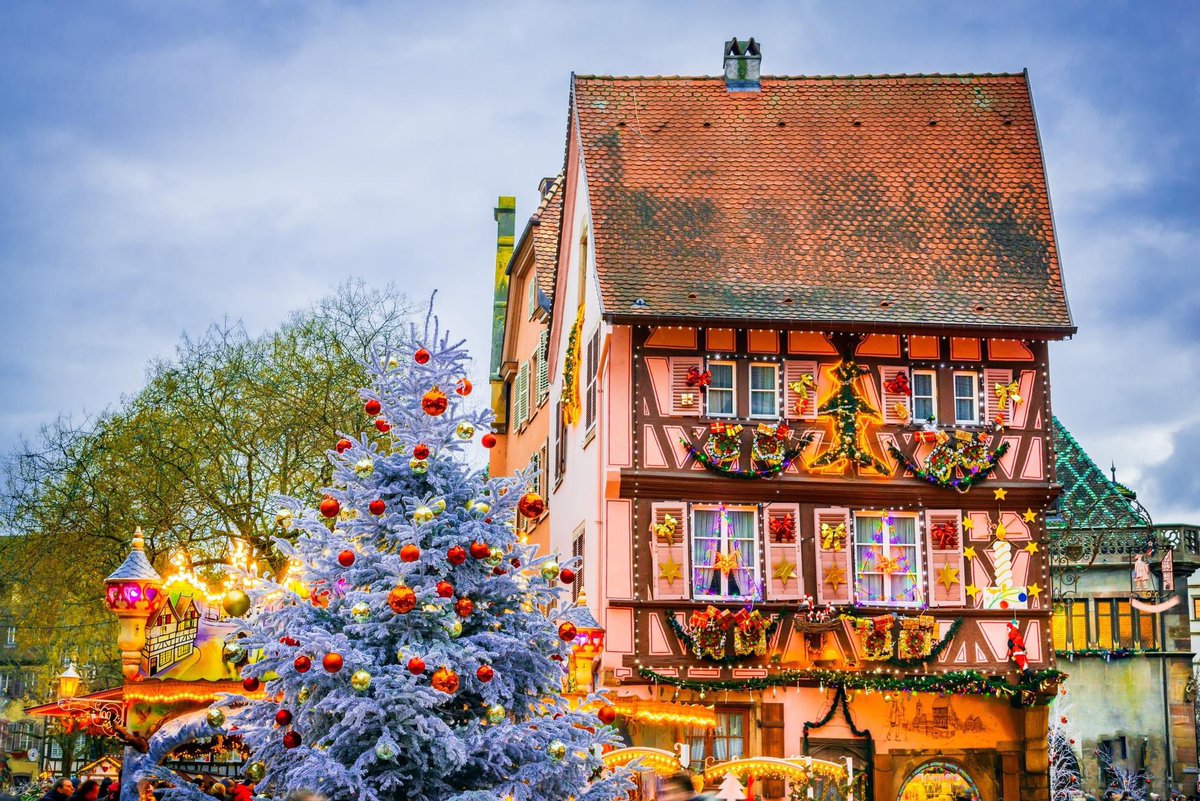 PassAlsace's tweet photo. [Noël en #Alsace] Les marchés de Noël ouvrent bientôt leurs portes en Alsace ! Découvrez vite la liste des marchés de Noël alsaciens ! 🥨🎄😍

➡ Plus d'infos : https://t.co/uaINZW0pNJ

#VisitAlsace https://t.co/ewtxPzWD8F
