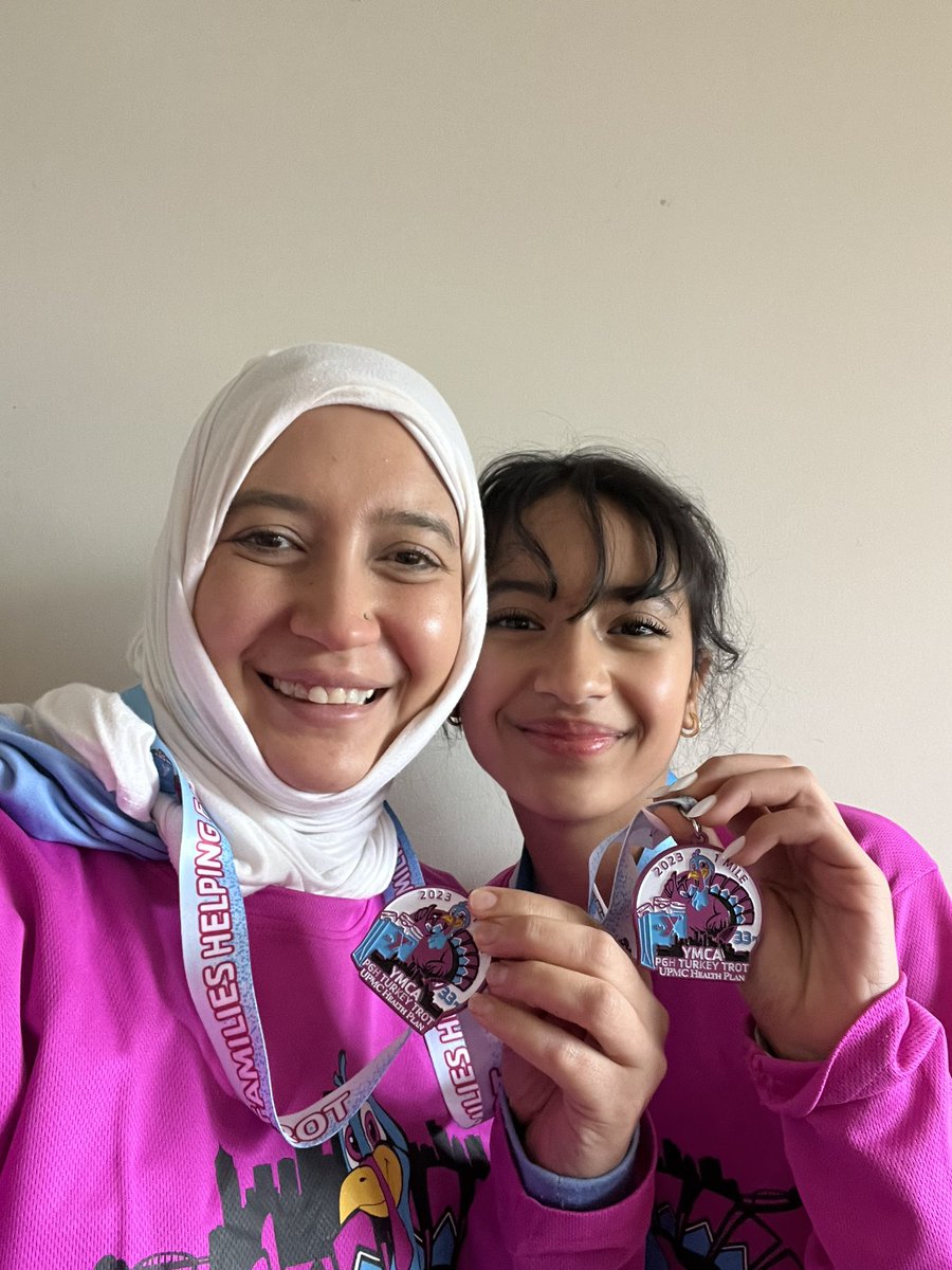 BadawiEbtehal's tweet photo. First Turkey Trot 🦃 Grateful that my daughter joined me for the first time running 🏃‍♀️🤍 Thanks to all of you at @p3rmovespgh P3R for making this race so fun and joyful! Let’s continue building bridges of gratitude together. #pittsburghbuildsbridges #buildingbridgesday #grateful https://t.co/23FZTpP2zE