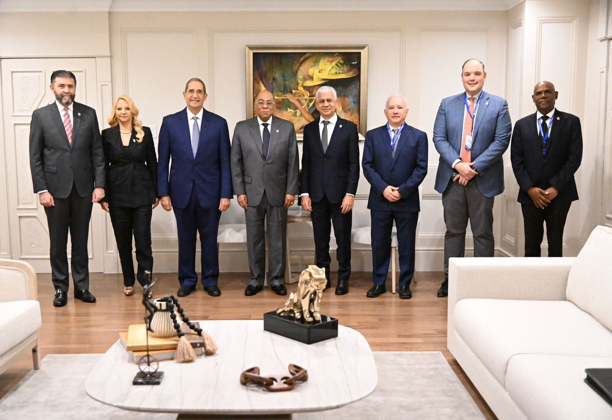 El #TCRD y el Senado de la República realizaron este jueves su primer encuentro formativo, que responde a su compromiso de desarrollar proyectos de capacitación sobre la Constitución y las áreas de derecho constitucional y jurisprudencial.