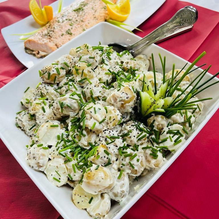 PartiesToGoUK's tweet image. Q: Which is better, a sit-down meal or a buffet? A: It depends on your guests, budget and the event itself! We can tone-down a formal meal or jazz up a platter. Here are a few ideas to whet your appetite!

#PartyPlanning #EventsCatering #PartiesToGo