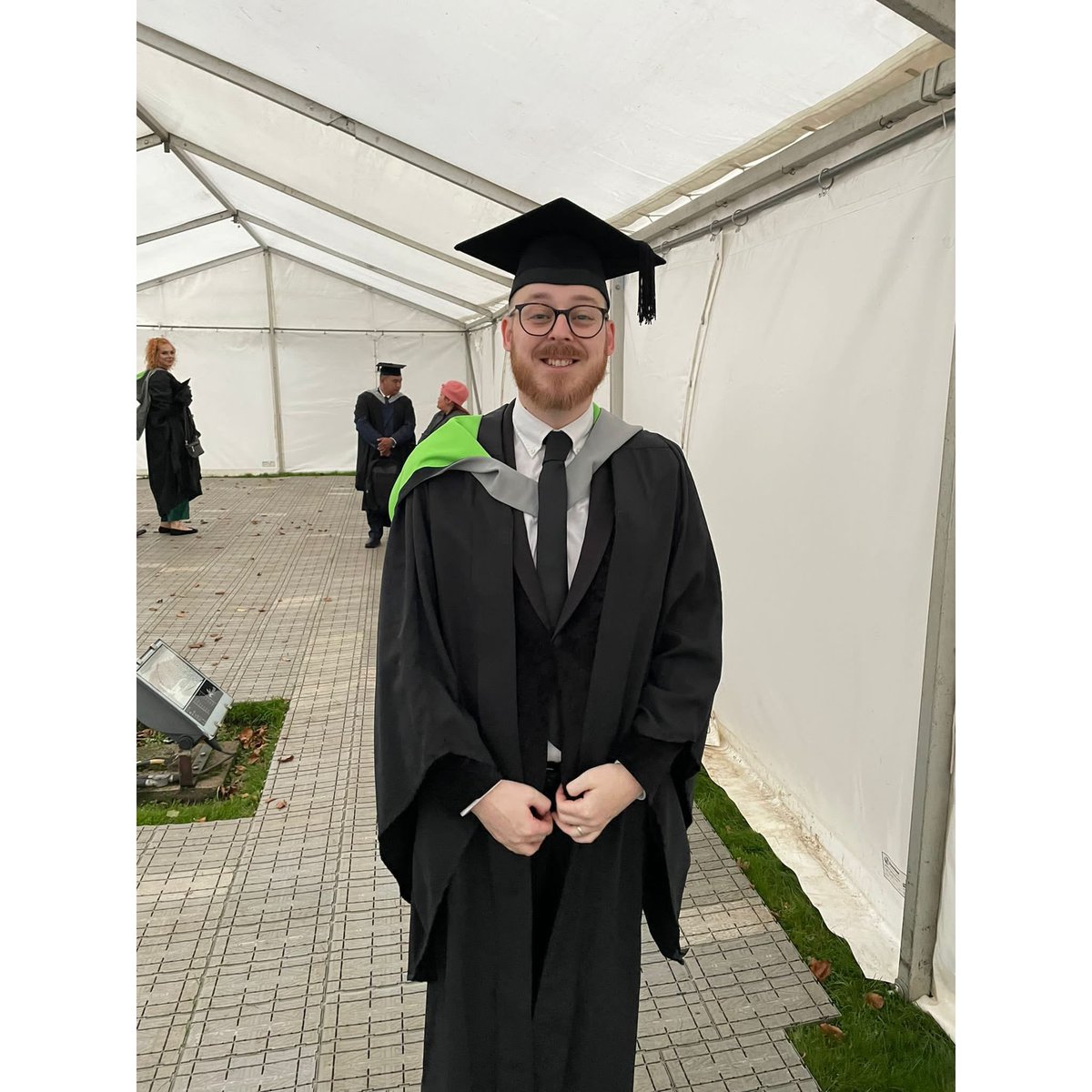 thomas221289's tweet photo. Graduation day - better late than never 👨‍🎓🎉

If you clap and shout daddy loud enough you also get to take part 🤦🏽‍♂️ https://t.co/zk7uHtoLih