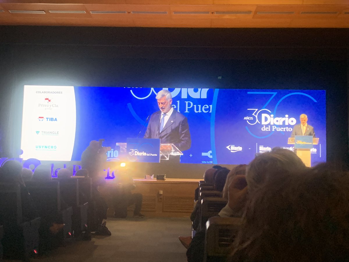 khawatmiTradezz's tweet photo. Celebrando la gran fiesta de @diariodelpuerto, 30 años de buen #periodismo. 

Gracias por hacernos partícipes!!! #soylogística #logisticsrocks @usyncro #fiestalogística https://t.co/RVokiaKBN2
