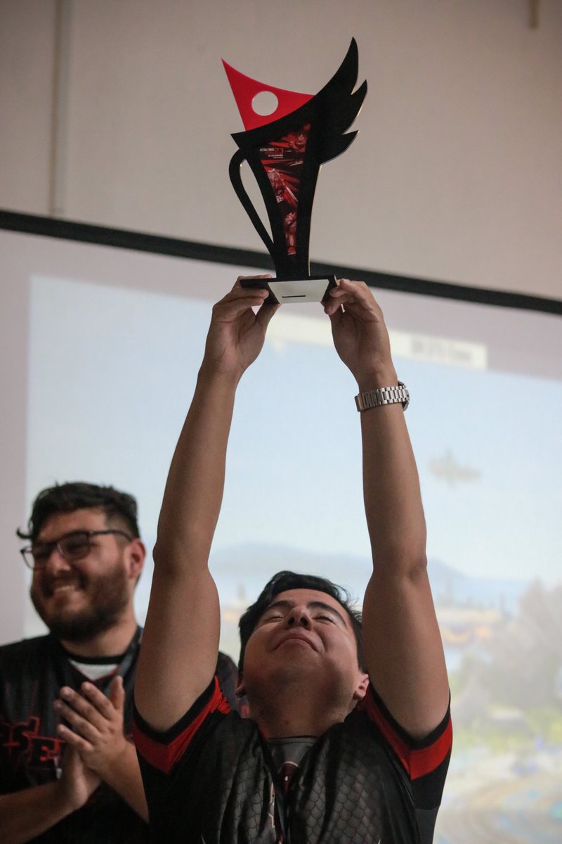 af_gdl's tweet photo. Neku defiende su título en #DBFZ y mantiene su lugar del guerrero supremo en #AFFEST23 👊

🥇 @Neku_FGC
🥈 @DanyMzt_FGC
🥉 @supersnakessj4
4º @Emisupers
5º @RepsMuzan | @RagnaPho3niX
7º @rdmitrio | @1Revazgg

¡Los esperamos para la siguiente edición!
@geeksroommx | @Akendor https://t.co/Z7HhMKYcTD
