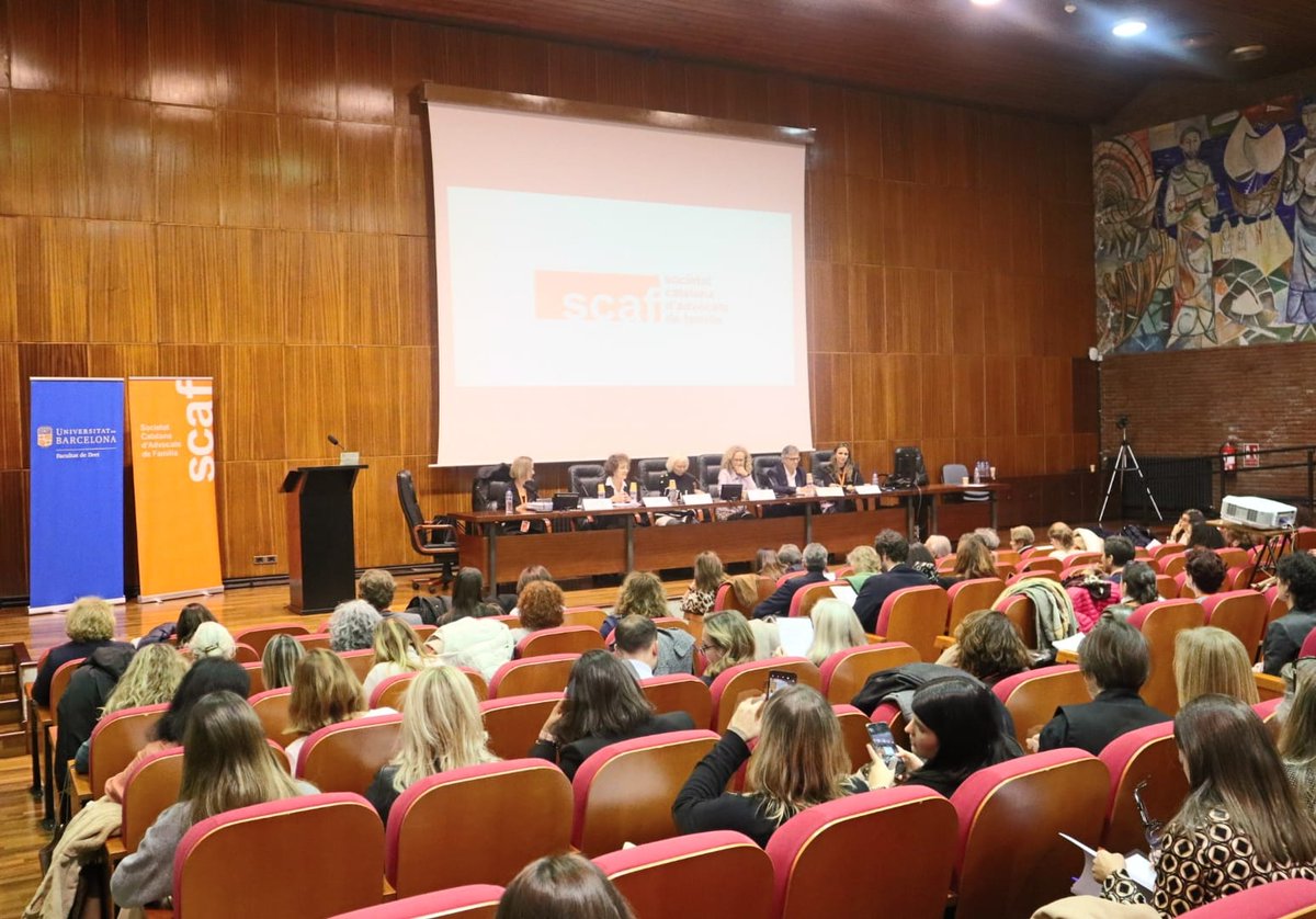 Estem ara a la taula rodona sobre guarda compartida. 

Se sumen a la taula inicial els magistrats Mercè Caso, Raquel Alastruey i Ernesto Pascual. 

#XXJornadesSCAF