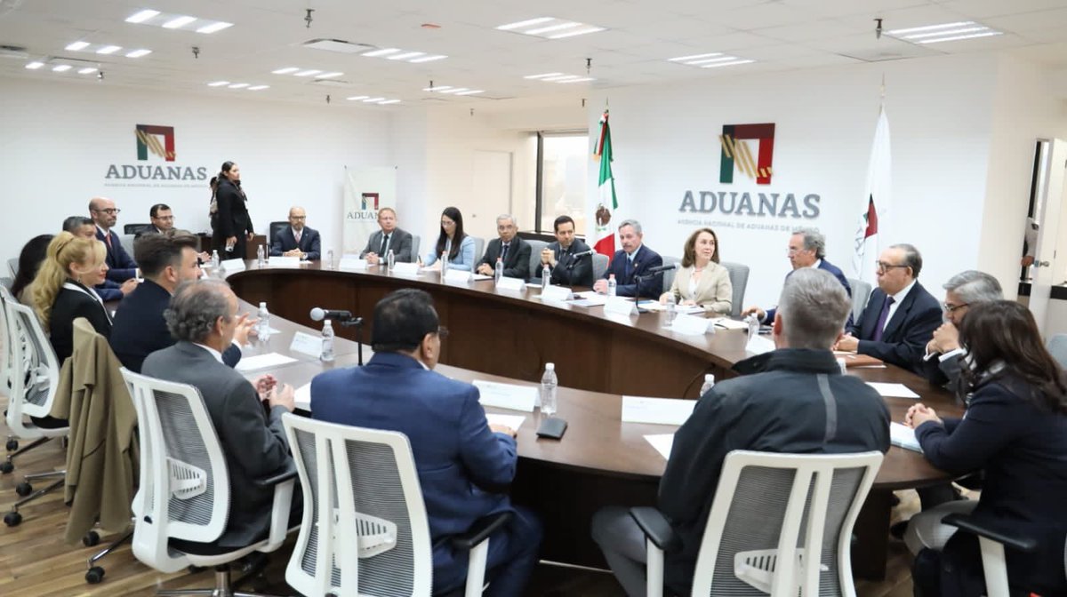 CONCAMIN's tweet photo. El presidente de la Confederación, José Abugaber, @abugaberjose, participa en el Foro de Diálogo de Facilitación Aduanera #FODFA, mecanismo que propone la Agencia Nacional de Aduanas de México, @AduanasMx, que encabeza el general André Georges Foullon, para la comunicación con los empresarios.