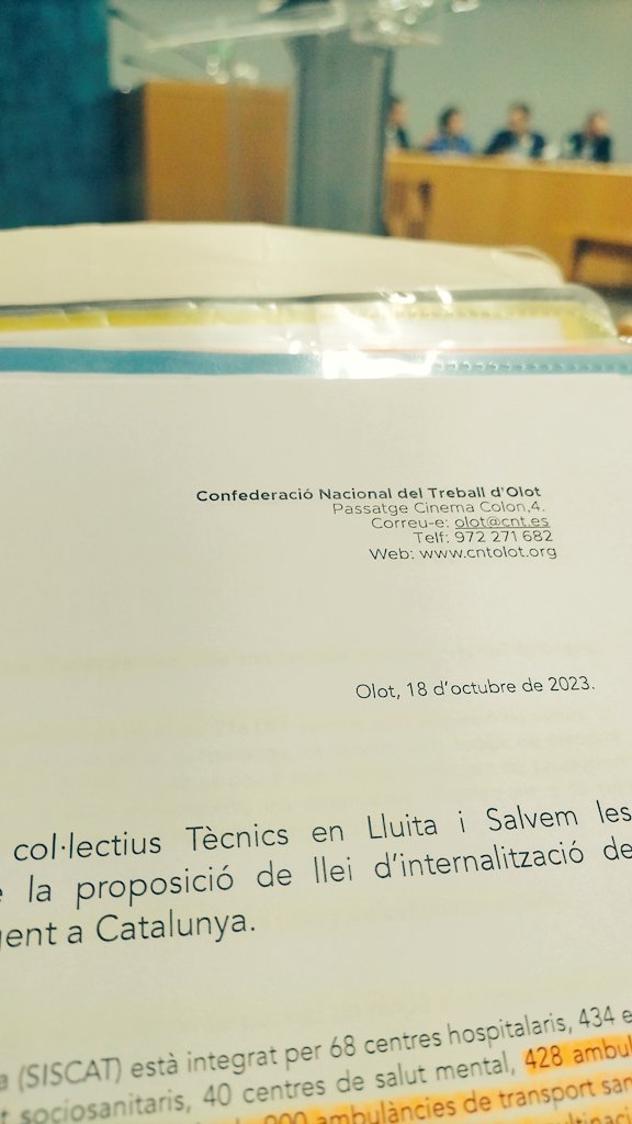 Som al Ple d'Olot per exposar la Moció per la internalització del servei d'ambulàncies a Catalunya consensuada amb <a href="/TLluita/">🚑 Tècnics En Lluita 🚑</a> , <a href="/salvemlesambu/">Salvemlesambulancies</a> entre d'altres .
La capital de la Garrotxa donarà el seu suport ?