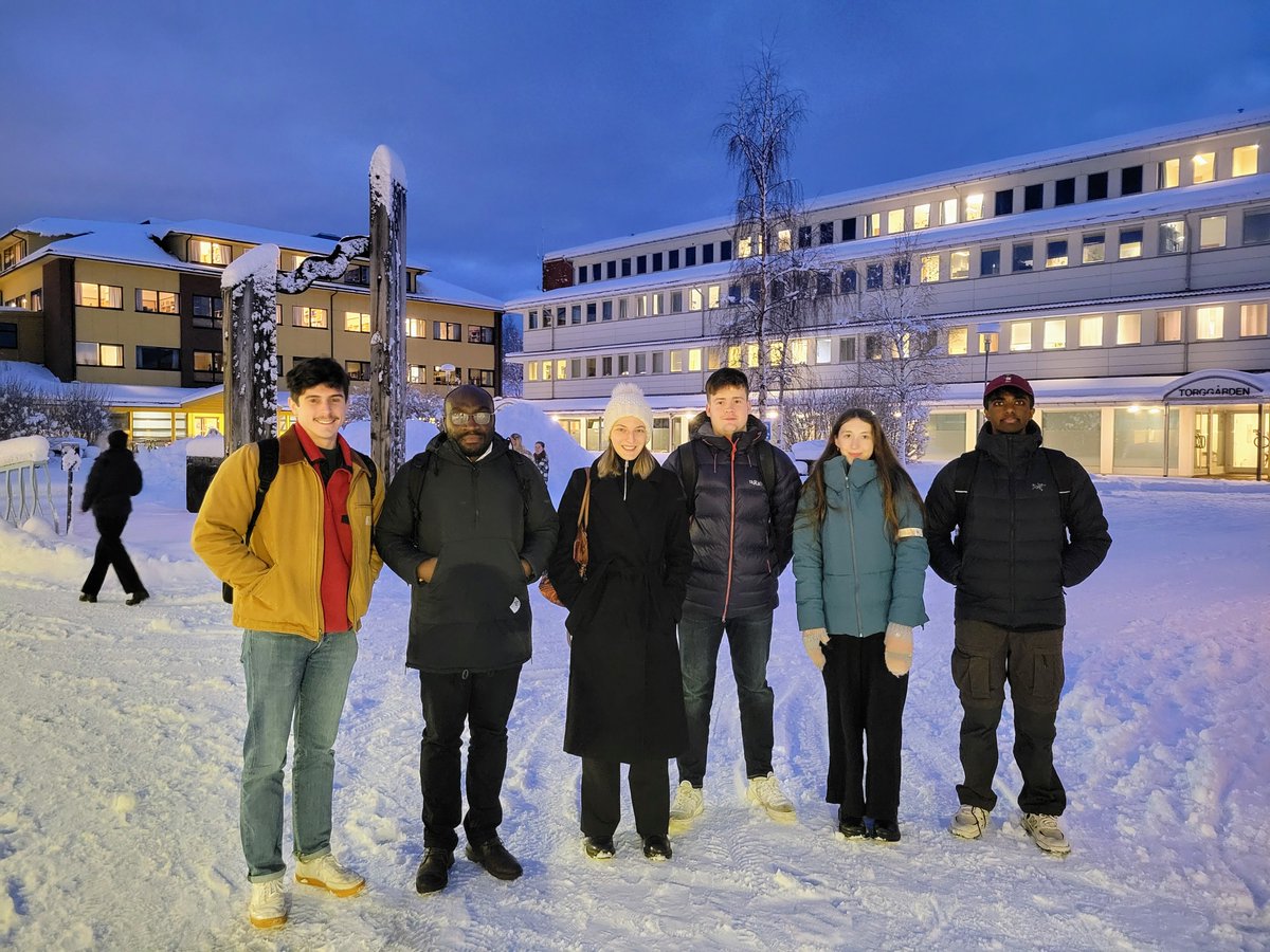 Aberdeen Uni. (<a href="/aberdeenuni/">University of Aberdeen</a>) in the High North 🏴󠁧󠁢󠁳󠁣󠁴󠁿🇳🇴! We had today the 1st workshop of our Arctic Connections project: students from @ABDNPolIR and <a href="/Norduniversitet/">Nord universitet</a> presented papers on topics ranging from maritime &amp; energy security in the Arctic to food security &amp; Sámi rights. 1/2
