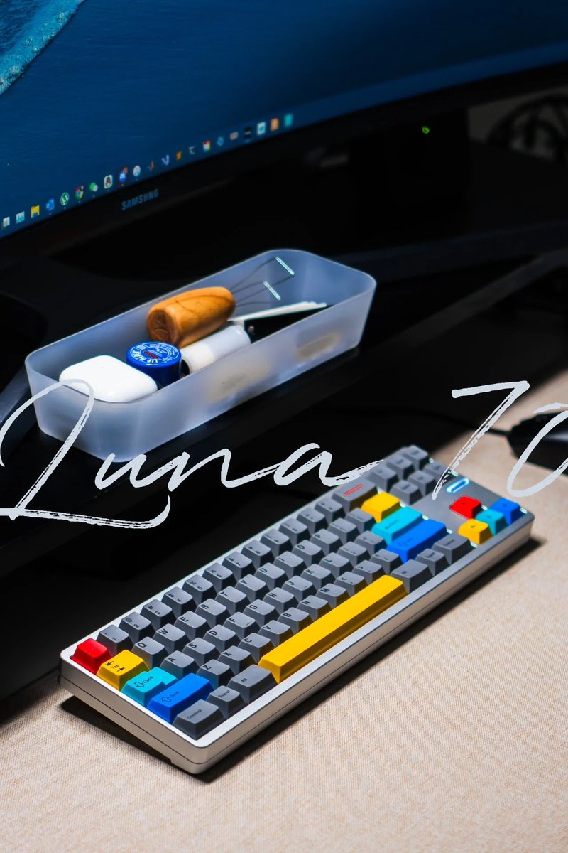 zhenyao_wx's tweet image. Forgot to post some photos of another new keyboard: Luna 70 by @StudioPercent 

Keycaps: GMK Muted 🔇 

#mechanicalkeyboard #keyboard #customizedkeyboard #PercentStudio #GMK #keycaps